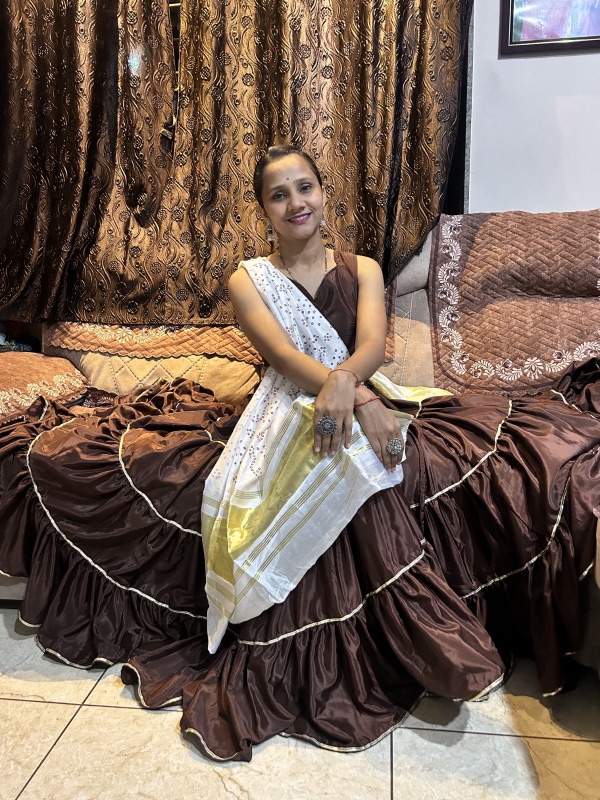 Brown Choli with white Duppatta